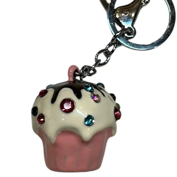 Cupcake Enamel Keychain - Picture 3 of 6